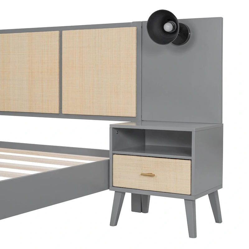 Letto a piattaforma Queen in legno massello con comodini e lampade da testata