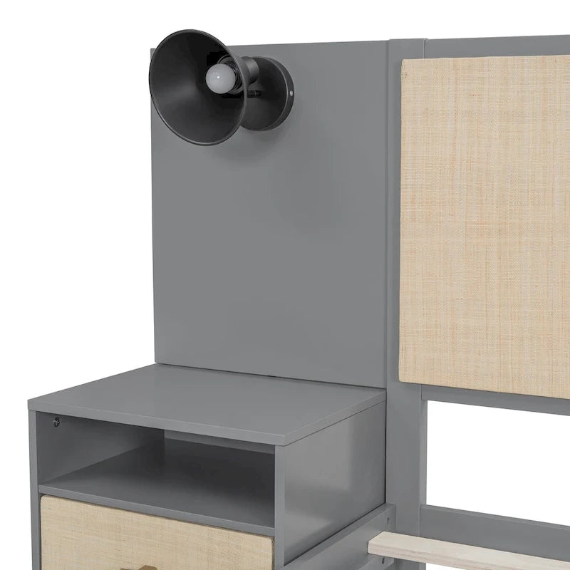 Letto a piattaforma Queen in legno massello con comodini e lampade da testata