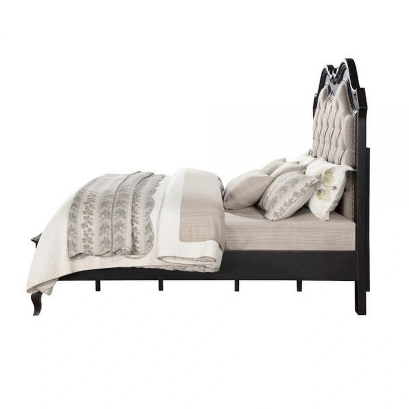 Letto matrimoniale Chery con testiera trapuntata a bottoni, rivestimento beige, nero