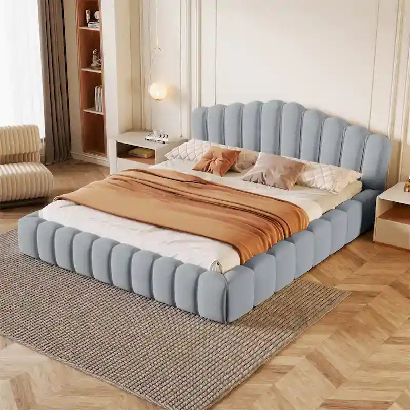 Letto matrimoniale basso imbottito in velluto