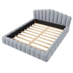 Letto matrimoniale basso imbottito in velluto